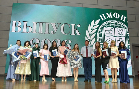 В ПМФИ — филиале ВолгГМУ состоялось торжественное вручение дипломов выпускникам медицинского колледжа