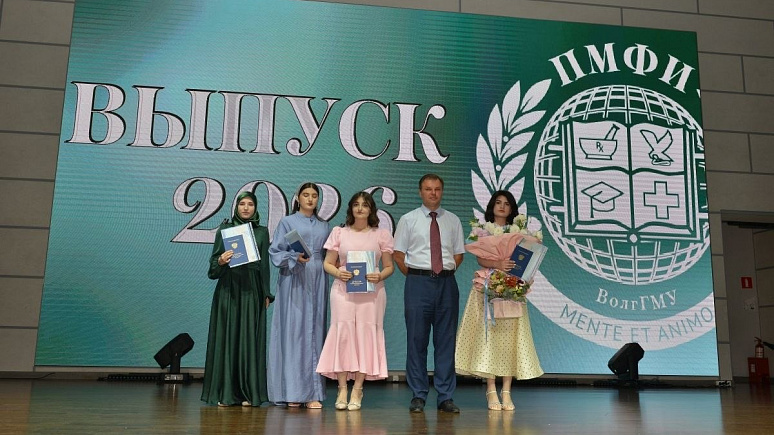 В ПМФИ — филиале ВолгГМУ состоялось торжественное вручение дипломов выпускникам медицинского колледжа