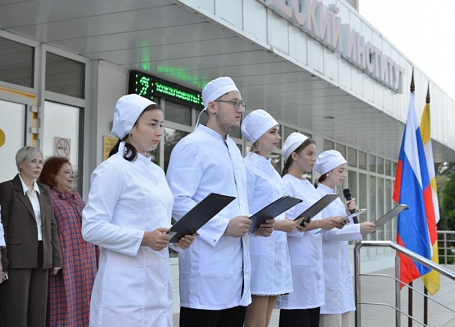 Белый халат — символ начала профессионального пути